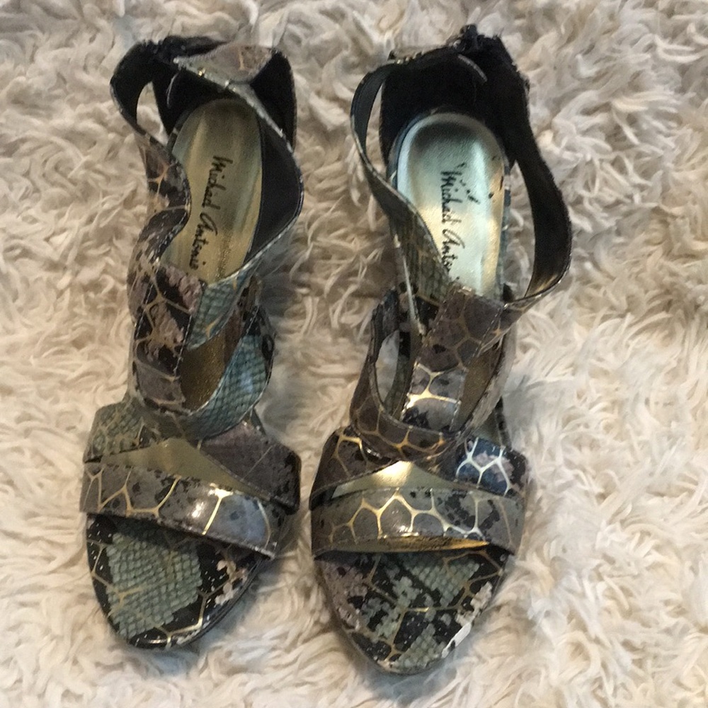Snake heels be perfect with jeans